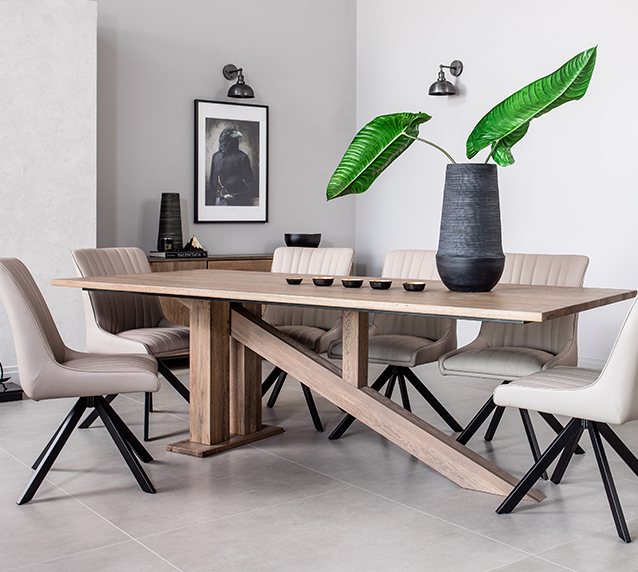 modern-oak-dining-table-with-heat-and-water-resistant-finishes